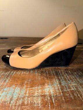 Bandolino Two-Tone Tan and Black Wedge Pumps